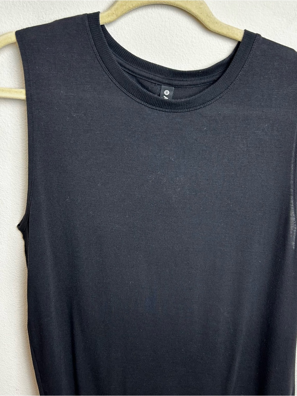 Athleta Cloudlight Restore Tank top black modal jersey uneven hem size: M - Picture 3 of 7